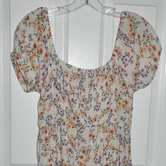 BRAND NEW BEAUTIFUL FLORAL FLOWERS PINK ROSE DRESS - BUTTONS, SMOCKING -JUNIOR M - Picture 1 of 2